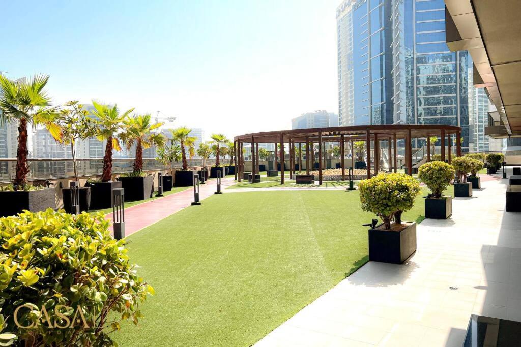 Lovely Big Studio W/ Burj Khalifa View In Downtown Dubai Exterior photo